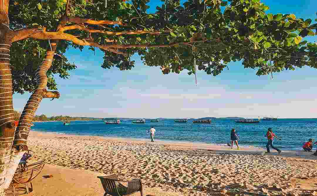 Cơ hội tham quan bãi biển xinh đẹp khi đến Casino Golden Sand